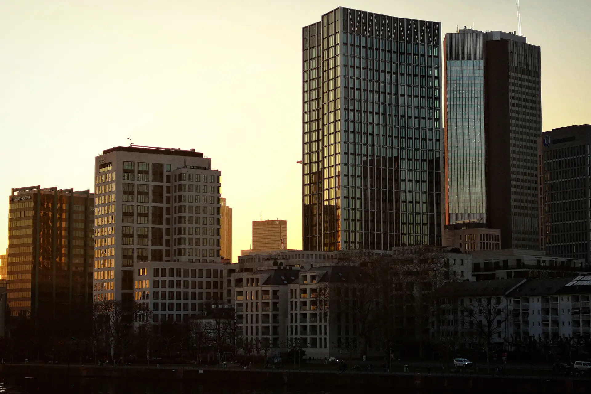 Frankfurt Skyline bei Sonnenuntergang - CendravellGroup Consulting